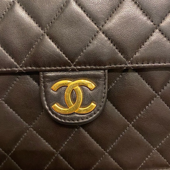 Authentic Chanel Lambskin Quilted Medium Single Flap - Picture 4 of 17